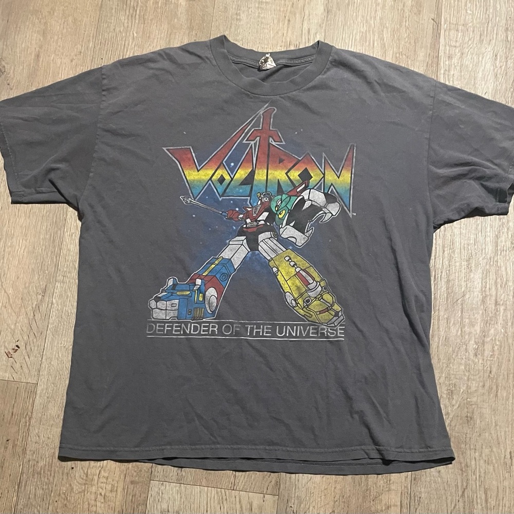 Voltron: Defender of the Universe Graphic Tee

Classic gray short-sleeve Alsty